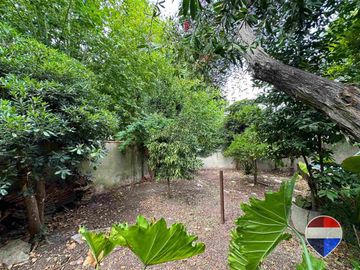 CASA y  3 LOCALES SOBRE 3 TERRENOS  EN LAS HERAS