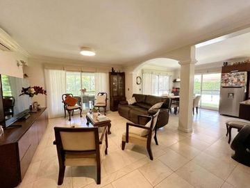 Venta casa 5 amb con pileta en El Lauquen