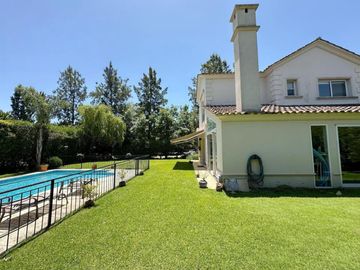 Venta casa 5 amb con pileta en El Lauquen