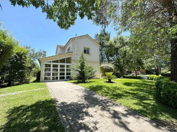 Venta casa 5 amb con pileta en El Lauquen
