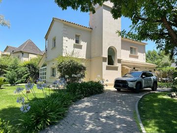 Venta casa 5 amb con pileta en El Lauquen