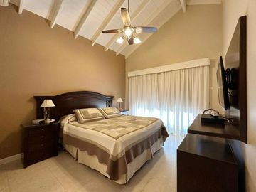 Venta casa 5 amb con pileta en El Lauquen