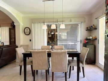 Venta casa 5 amb con pileta en El Lauquen