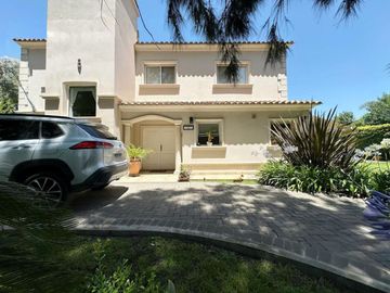 Venta casa 5 amb con pileta en El Lauquen