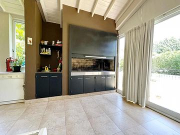 Venta casa 5 amb con pileta en El Lauquen