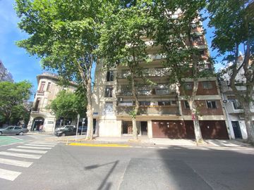 DEPTO 4 AMB FRENTE CON BALCÓN Y COCHERA - PALERMO