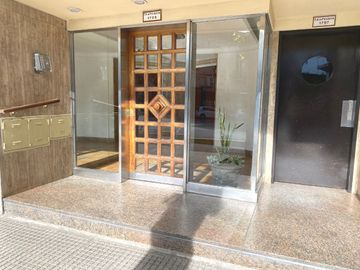DEPTO 4 AMB FRENTE CON BALCÓN Y COCHERA - PALERMO
