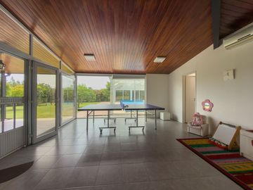 CASA EN VENTA BARRIO EL MIRADOR 6 DORMITORIOS