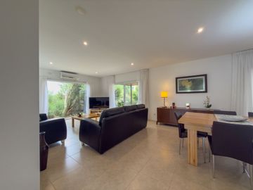 CASA EN VENTA BARRIO EL MIRADOR 6 DORMITORIOS