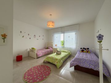 CASA EN VENTA BARRIO EL MIRADOR 6 DORMITORIOS