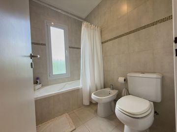 CASA EN VENTA BARRIO EL MIRADOR 6 DORMITORIOS