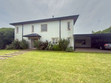 CASA EN VENTA BARRIO EL MIRADOR 6 DORMITORIOS