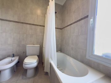 CASA EN VENTA BARRIO EL MIRADOR 6 DORMITORIOS