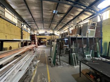 GALPÓN INDUSTRIAL - LOCAL COMERCIAL - DEPARTAMENTO