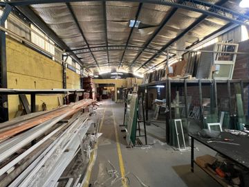 GALPÓN INDUSTRIAL - LOCAL COMERCIAL - DEPARTAMENTO