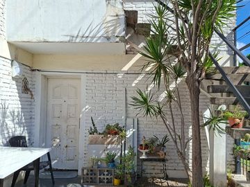 VENTA 2 CASAS 4 Y 3 AMB. PATIO COCH. LUZURIAGA