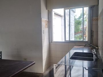 VENTA 2 CASAS 4 Y 3 AMB. PATIO COCH. LUZURIAGA