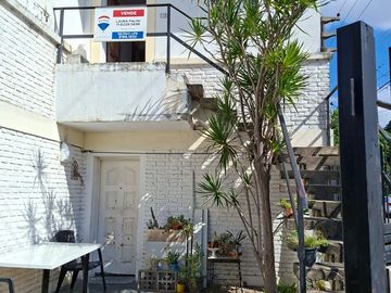 VENTA 2 CASAS 4 Y 3 AMB. PATIO COCH. LUZURIAGA