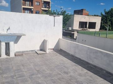 VENTA 2 CASAS 4 Y 3 AMB. PATIO COCH. LUZURIAGA