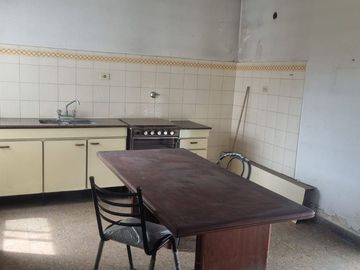 VENTA 2 CASAS 4 Y 3 AMB. PATIO COCH. LUZURIAGA