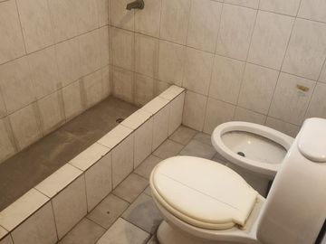 VENTA 2 CASAS 4 Y 3 AMB. PATIO COCH. LUZURIAGA