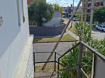 VENTA 2 CASAS 4 Y 3 AMB. PATIO COCH. LUZURIAGA
