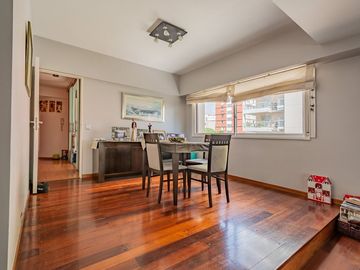 Excelente Semipiso de 4 Ambientes con Cochera