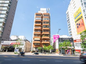 Excelente Semipiso de 4 Ambientes con Cochera