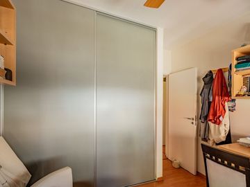 Excelente Semipiso de 4 Ambientes con Cochera