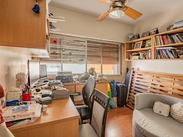 Excelente Semipiso de 4 Ambientes con Cochera