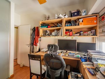Excelente Semipiso de 4 Ambientes con Cochera
