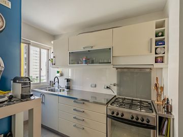Excelente Semipiso de 4 Ambientes con Cochera