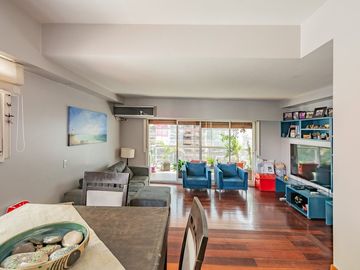 Excelente Semipiso de 4 Ambientes con Cochera