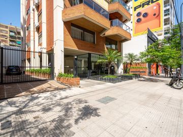 Excelente Semipiso de 4 Ambientes con Cochera