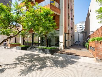 Excelente Semipiso de 4 Ambientes con Cochera
