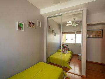 Excelente Semipiso de 4 Ambientes con Cochera