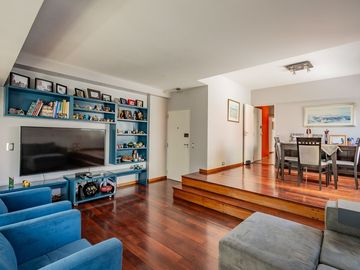 Excelente Semipiso de 4 Ambientes con Cochera