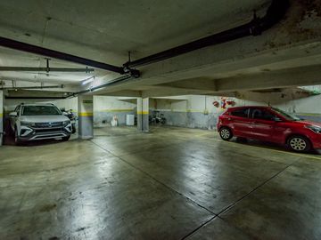 Excelente Semipiso de 4 Ambientes con Cochera