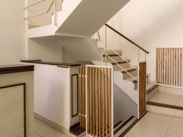 Casa 5 Amb. con Terraza y Cocheras 3 Pisos_ Núñez