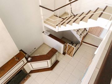 Casa 5 Amb. con Terraza y Cocheras 3 Pisos_ Núñez