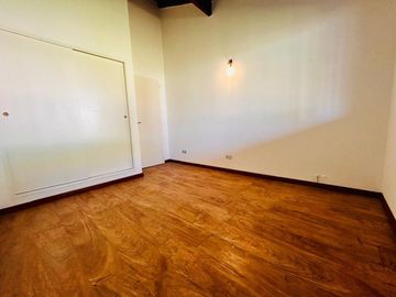 Casa venta en Carlos Keen Posib. de perm. por veh.