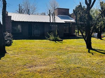 Casa venta en Carlos Keen Posib. de perm. por veh.