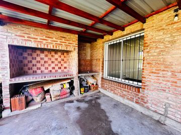 Casa venta en Carlos Keen Posib. de perm. por veh.
