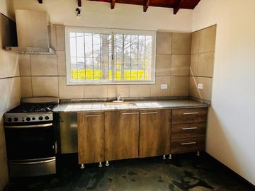 Casa venta en Carlos Keen Posib. de perm. por veh.