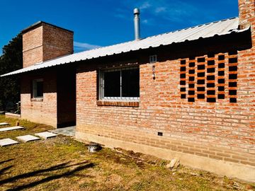 Casa venta en Carlos Keen Posib. de perm. por veh.