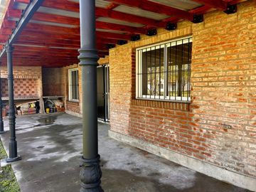 Casa venta en Carlos Keen Posib. de perm. por veh.