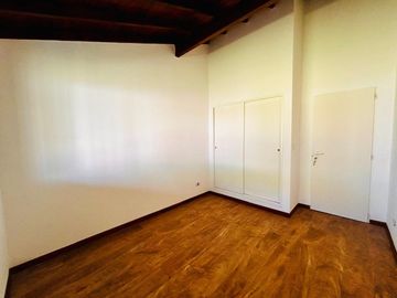 Casa venta en Carlos Keen Posib. de perm. por veh.