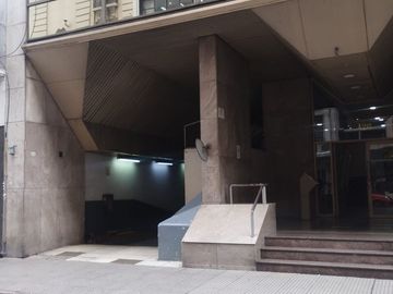 VENTA  COCHERA FIJA CUBIERTA (zona Tribunales)