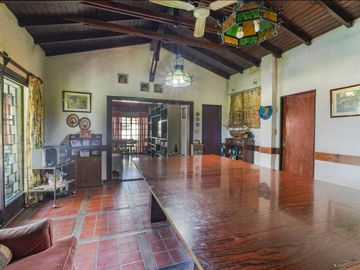 Venta Casa Quinta con pileta en Barrio Corimayo