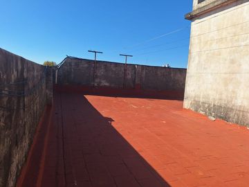 Venta depto. 3 amb c/patio propio y terraza. Gerli